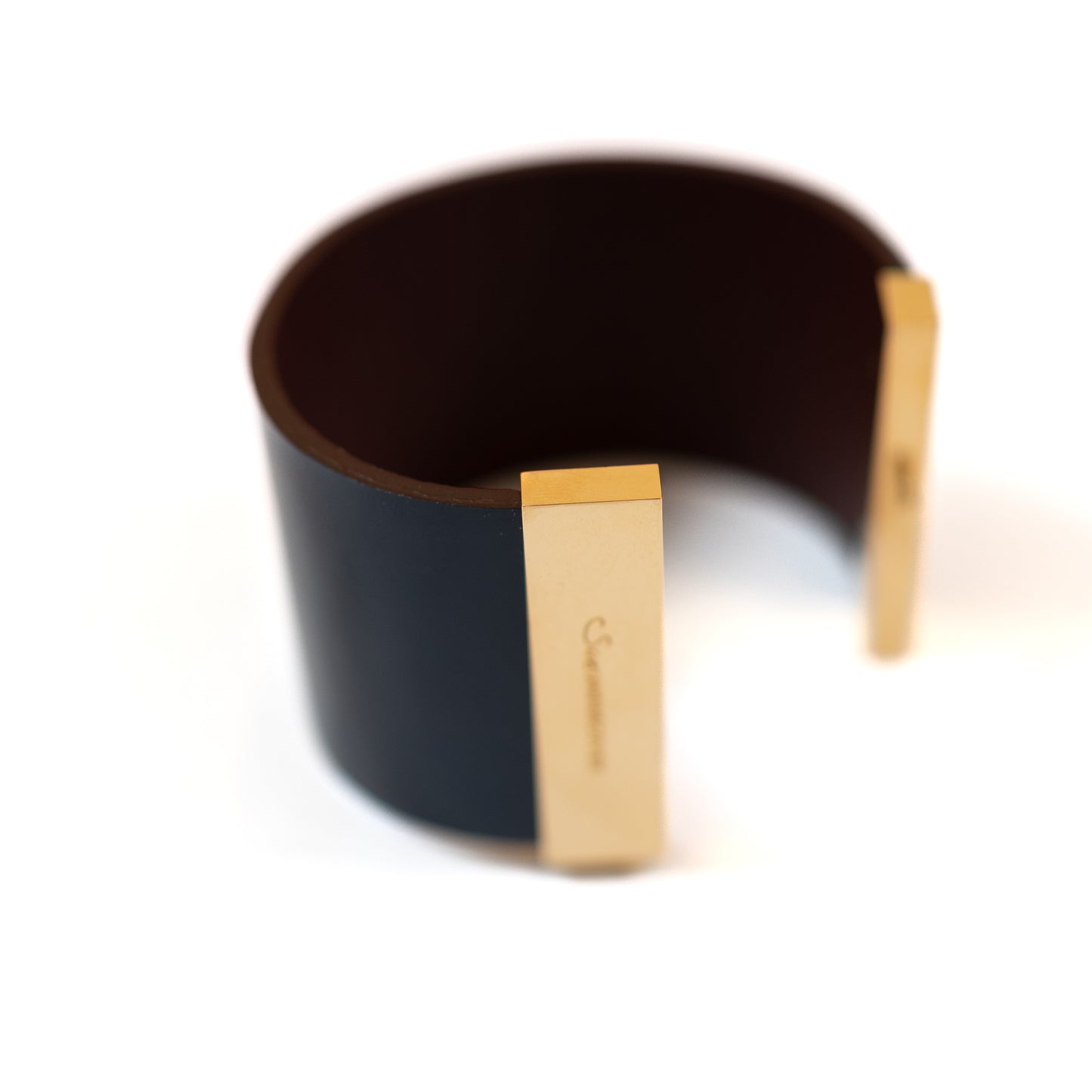 sueUndercover Leather Wristband